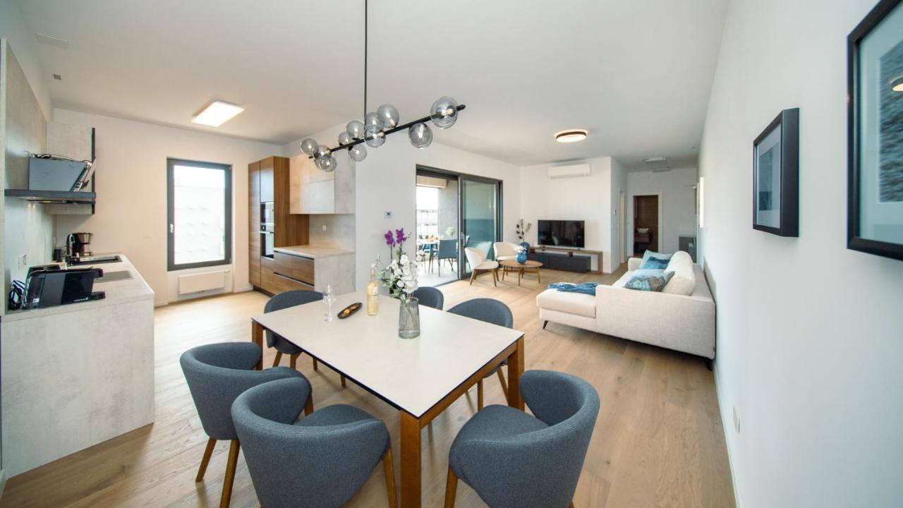 Pr Premium Apartment Ровин Екстериор снимка