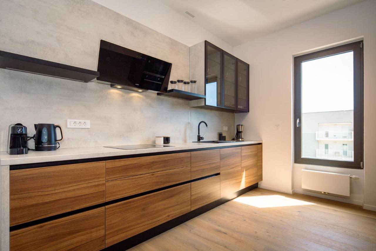 Pr Premium Apartment Ровин Екстериор снимка