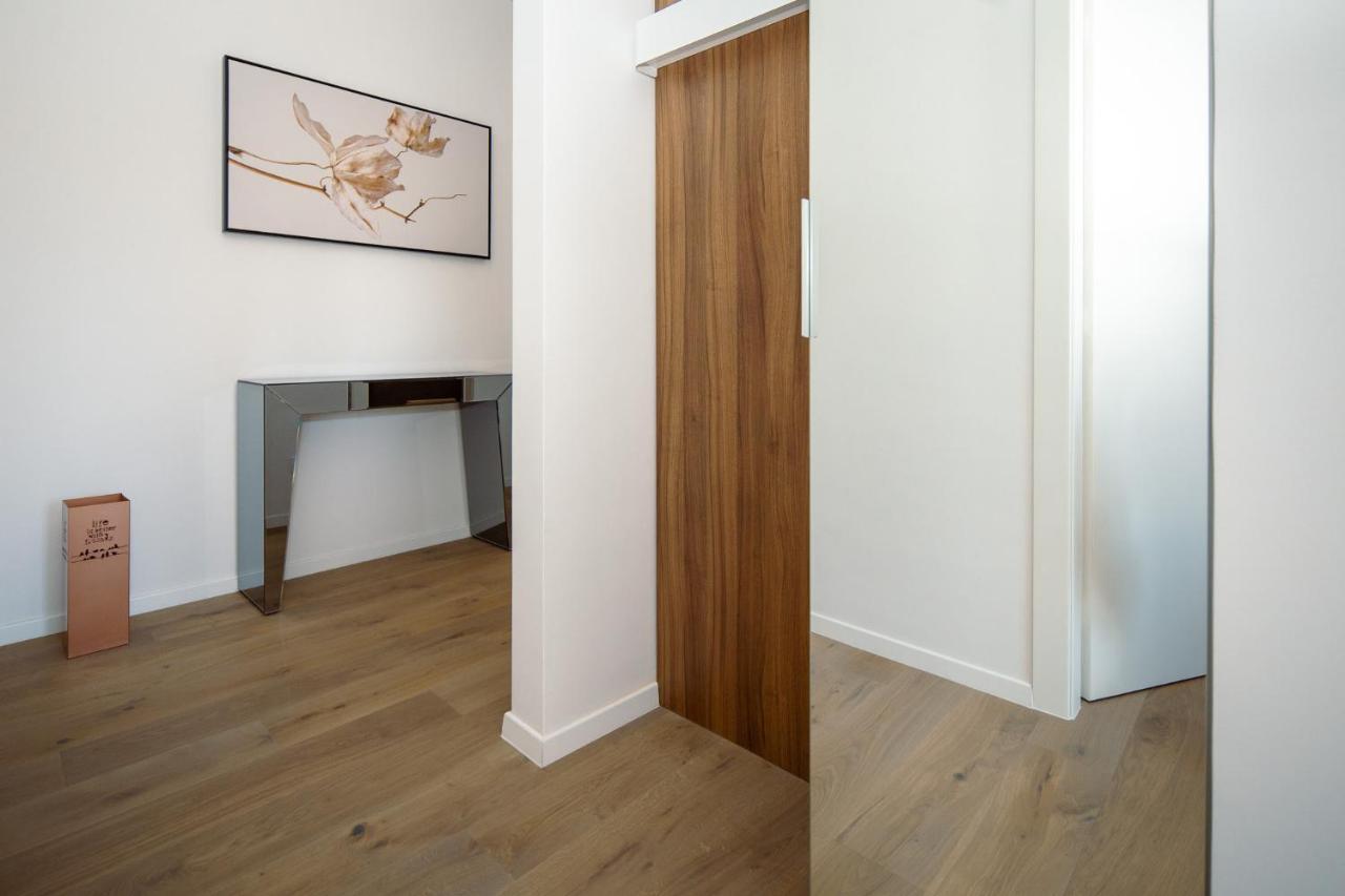 Pr Premium Apartment Ровин Екстериор снимка