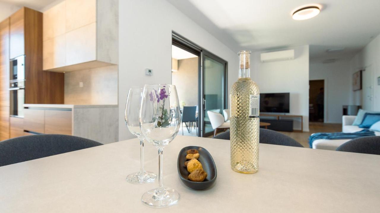 Pr Premium Apartment Ровин Екстериор снимка