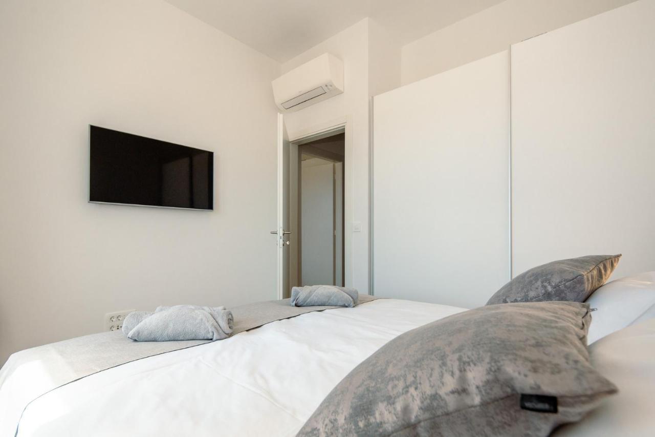 Pr Premium Apartment Ровин Екстериор снимка